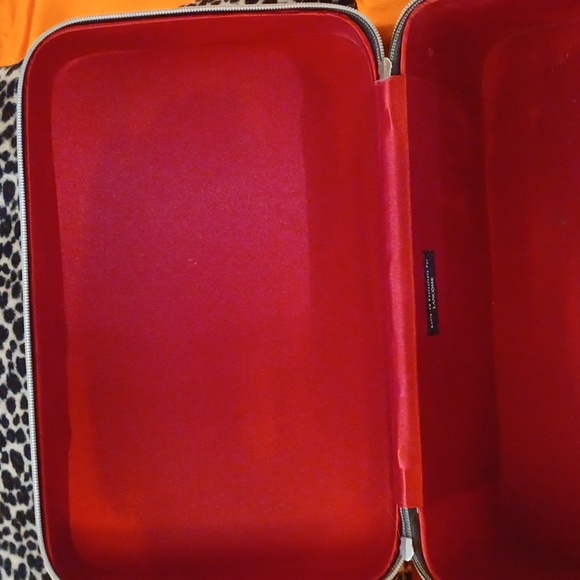 VINTAGE LANCOM VINYL BLACK/WHITE TRIM RED SILKY INSIDE TOWER ZIP PULLS BOX - Picture 14 of 16